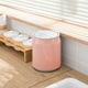 thumbnail image 5 of Bote de basura de escritorio con tapa | Mini cubo de basura con tapa abatible | Contenedor de residuos plásticos con sellado de olores | Anillo de compresión | para Escritorio, Cocina, Baño, Sala de, 5 of 6