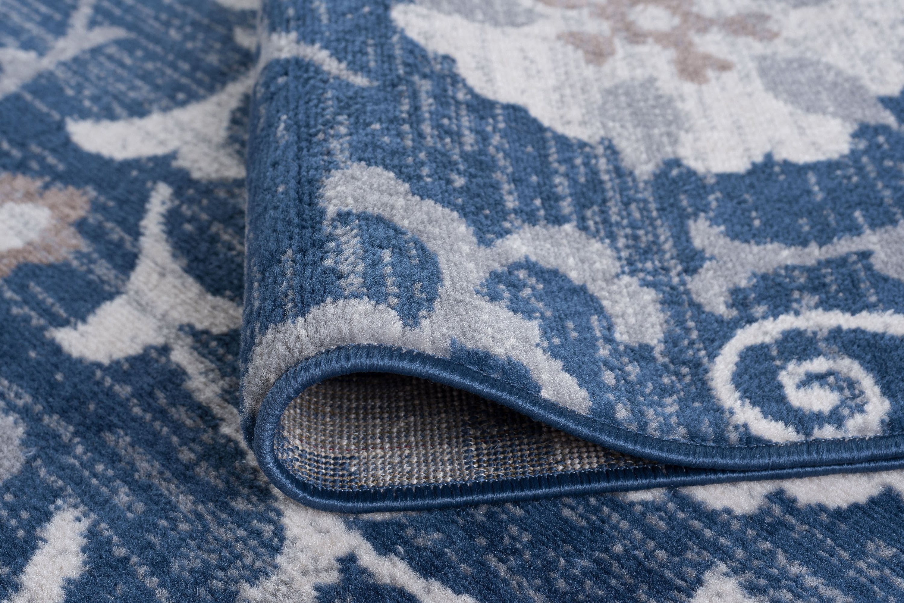 Madison Transitional 5' x 7' Navy and Cream Polypropylene Indoor Area Rug