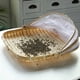 thumbnail image 3 of Moyic Cesta cuadrada para servir alimentos, recogedor antiinsectos tejido a mano, bandeja para frutas y verduras, malla con cubierta de red S Almacenamiento y organización del hogar L, 3 of 6