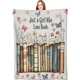 thumbnail image 1 of Manta con estampado floral y mariposas de Just a Girl Who Loves Books, regalo de cumpleaños para niños, niñas y mujeres, forro polar suave y ligero, para amantes de los libros, decoración de sofá,, 1 of 8