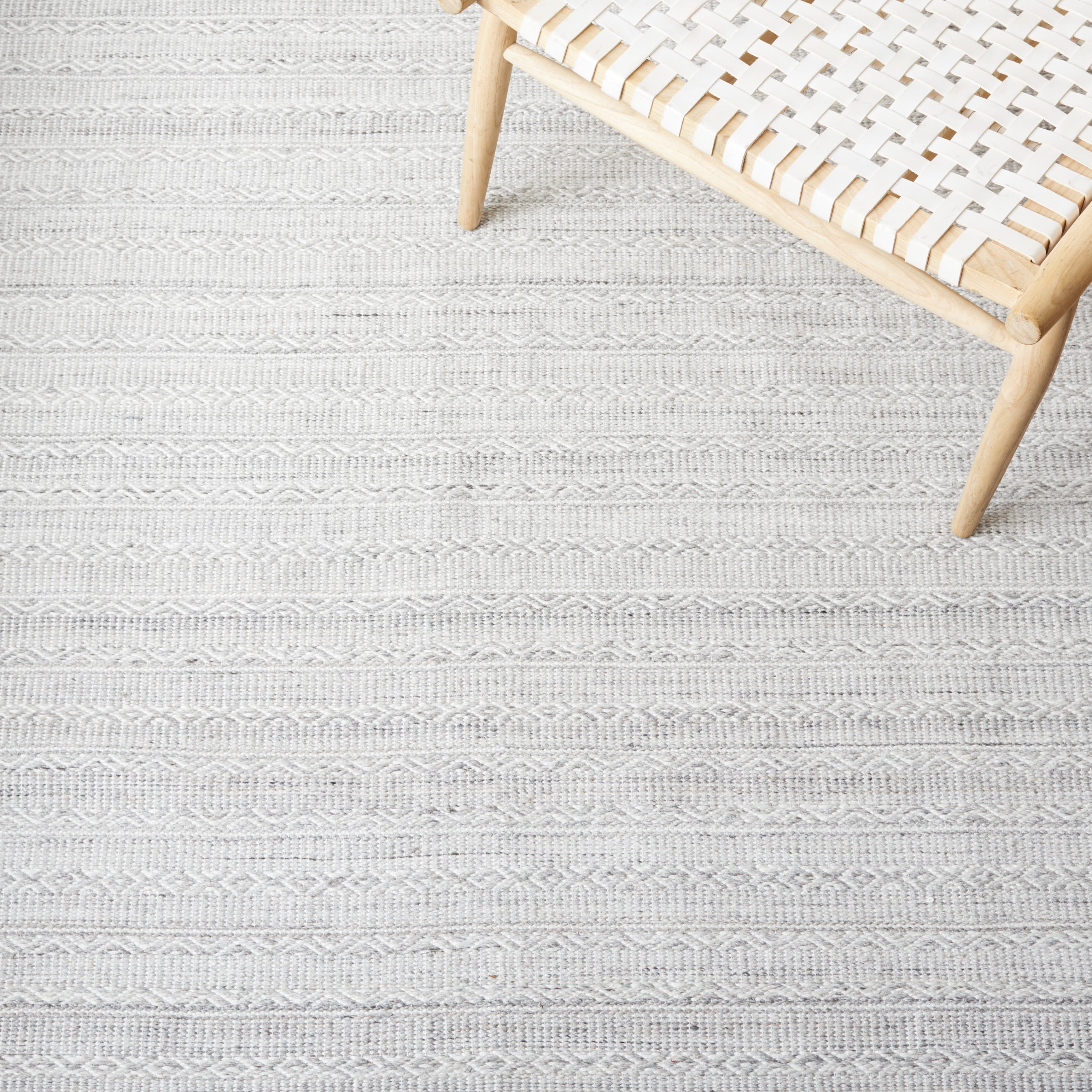 SAFAVIEH Striped Kilim Mihaela Striped Polyester Area Rug, Grey/Ivory, 8' x 10'
