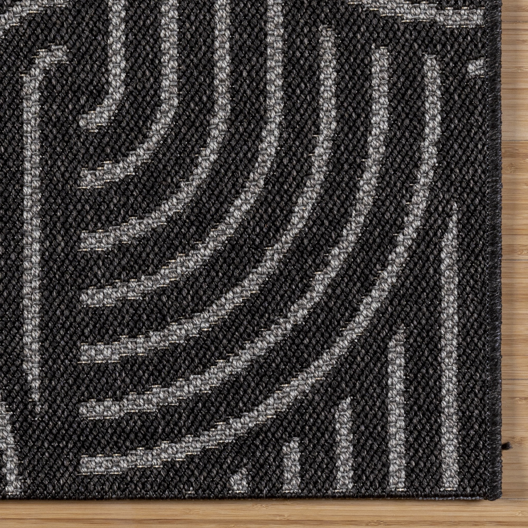 Savara Nima Indoor/ Outdoor Polypropylene Black Flat Weave Area Rug, 6x9
