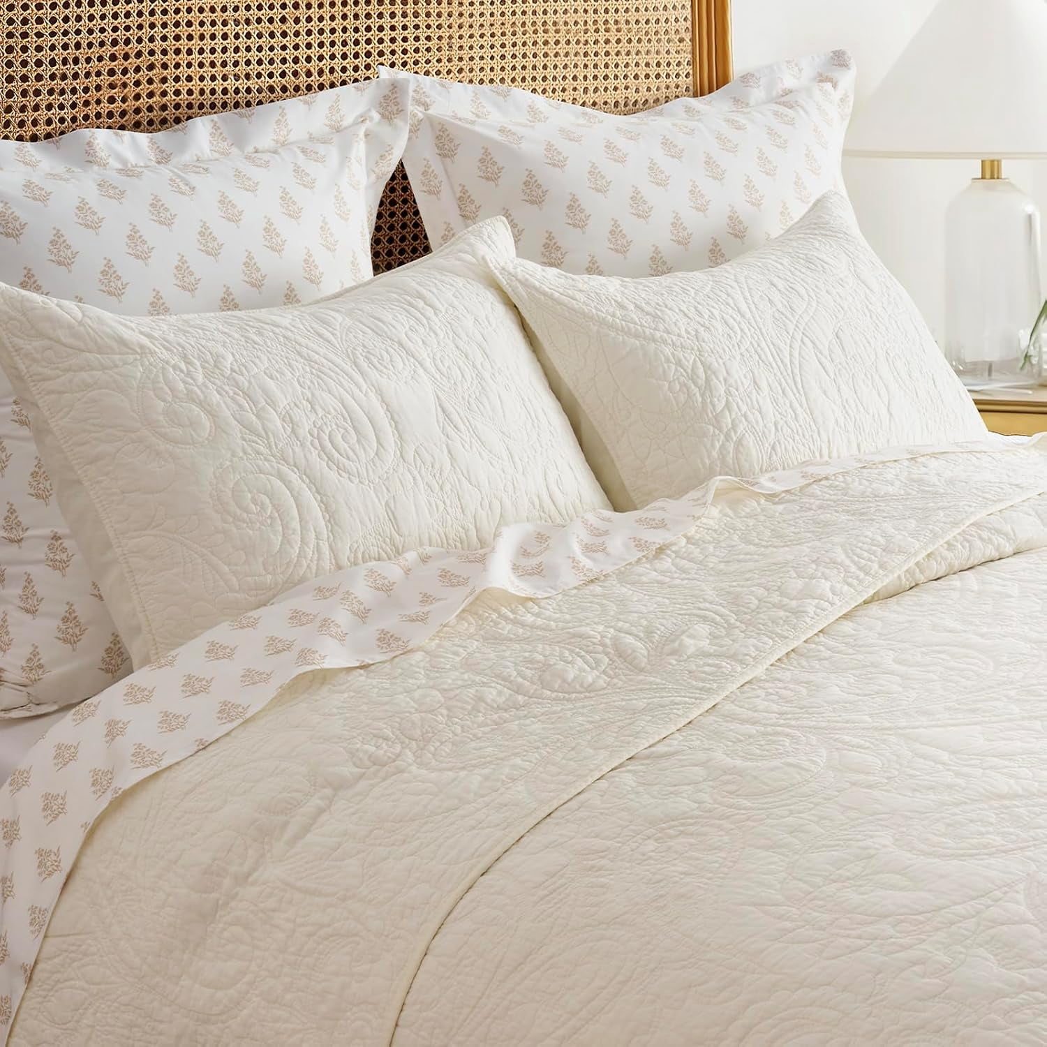 EVERGRACE 100% Cotton Paisley Quilt Set, Queen Size 3 Piece Set – Prewashed Lightweight Bedspread with 2 Shams, Soft & Breathable Matelasse Coverlet for All-Season Comfort, Ivory Cream
