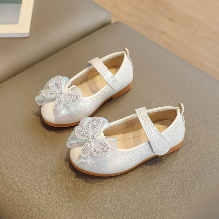 Little girl deals easter shoes