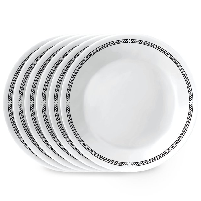 corelle platos redondos para aperitivos de 6,75 pulgadas de 6 piezas vitrelle platos redondos livianos de vidrio de triple capa platos de postre resistentes a raspaduras y rayones apto para microondas juego de seis platos blancos de 6,75 pulgadas con borde decorativo negro, vista frontal apilada, superficie lisa y acabado brillante, adecuados para servir aperitivos o postres. Su tamaño compacto también los hace adecuados para usarse como platos auxiliares en mesas pequeñas.