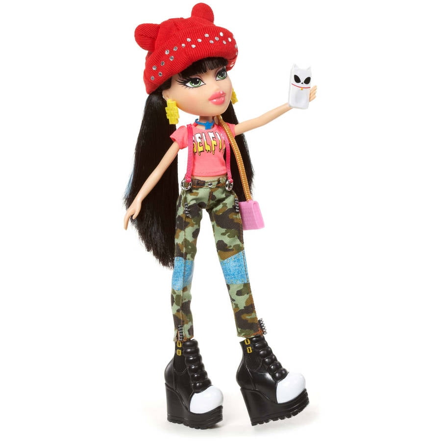 bratz sasha selfie snaps