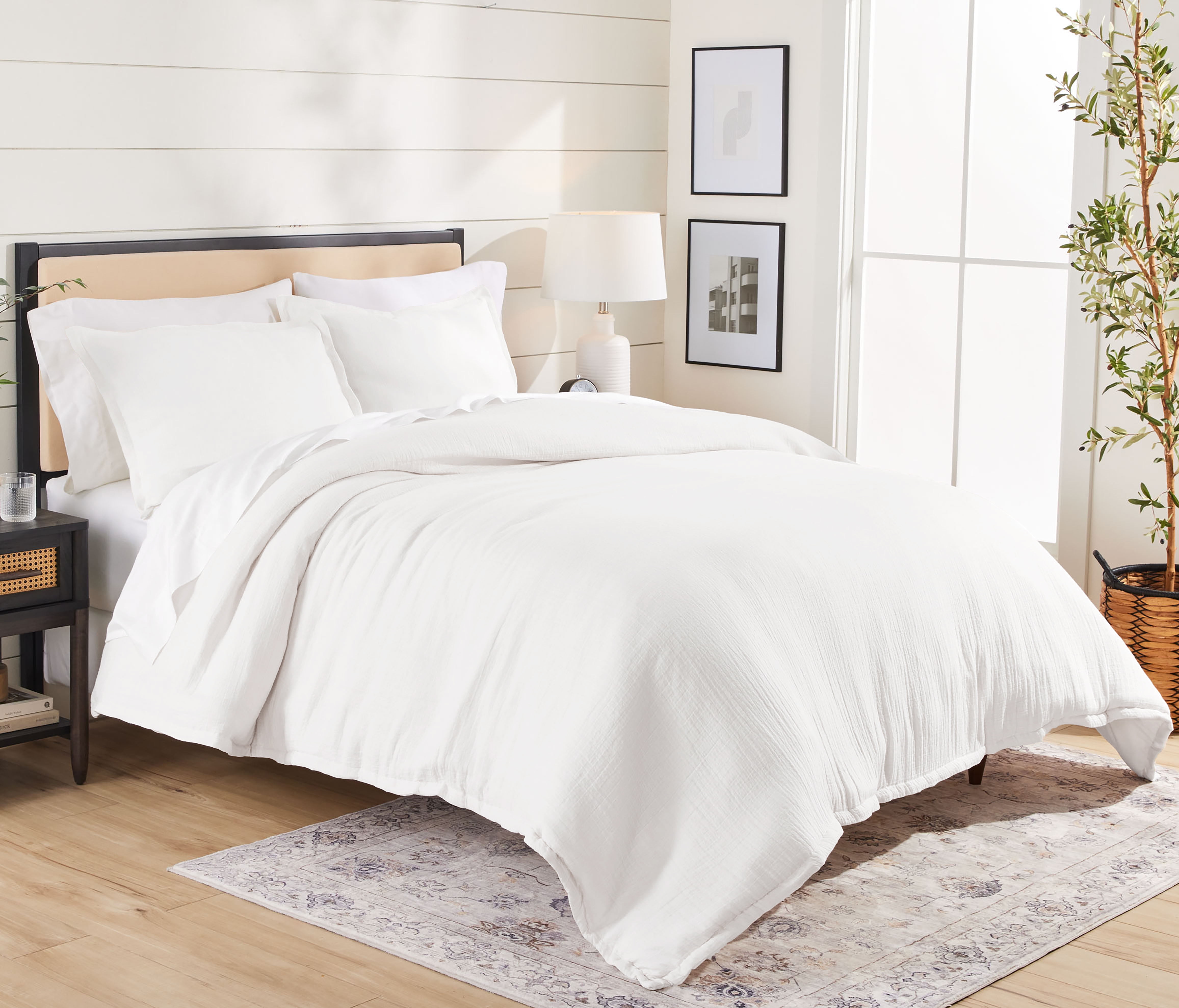 Better Homes & Gardens 3-Piece Arctic White Crinkled Gauze Duvet Set, Adult Double/Queen, Corner & side interior ties. Hidden Button Closure. Envelope Closure on Shams.