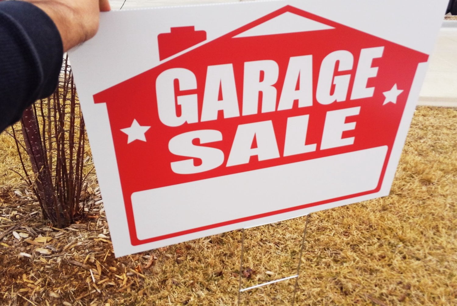 Garage Sale Lawn Sign Kit (18x24) with Arrow Stickers (3)