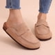 thumbnail image 3 of Zapatillas de corcho Zuecos para mujer Zapatillas de corcho de moda para hombre Zapatillas planas suaves para interiores Zuecos de gamuza de vaca Zapatos de playa para exteriores, 3 of 6