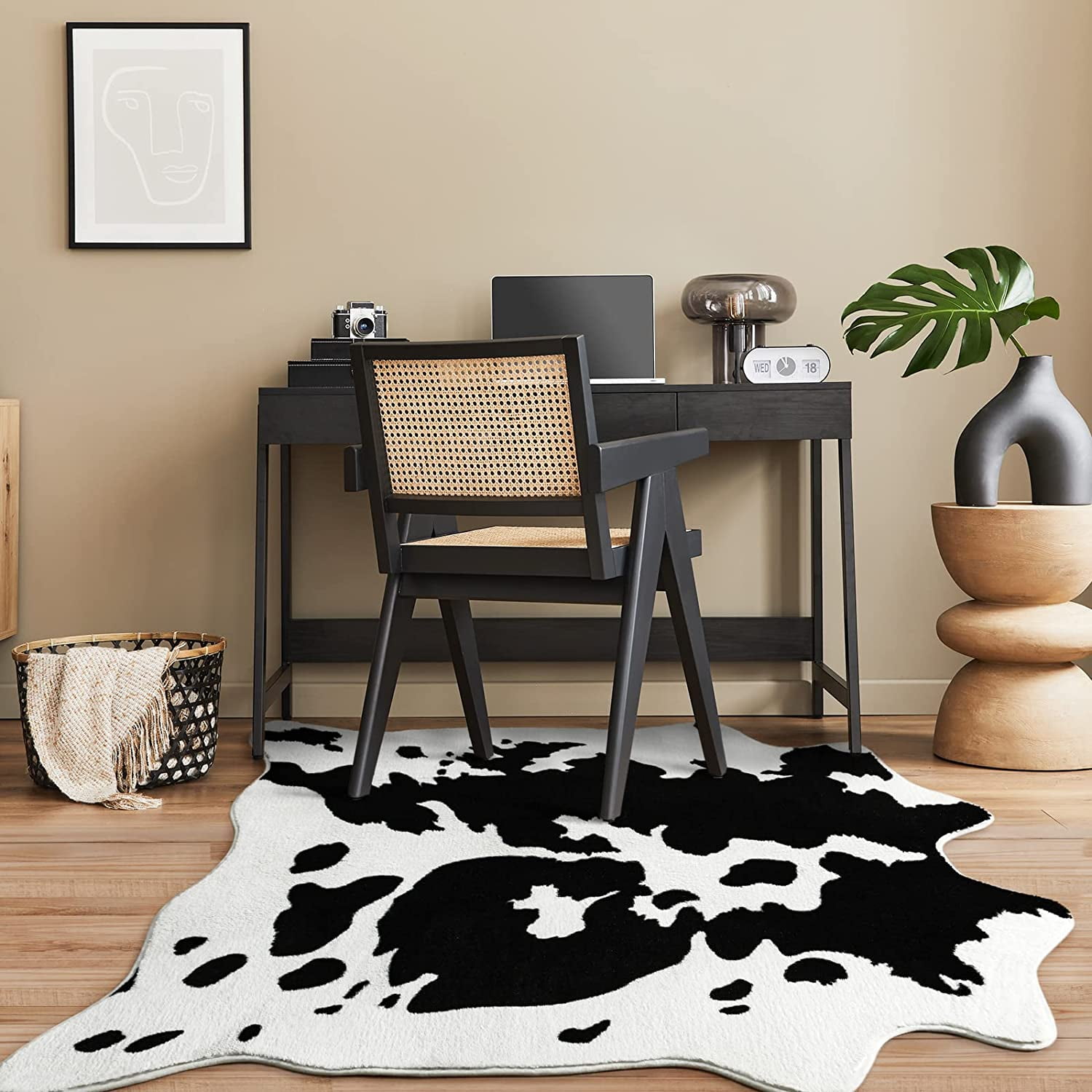 Yincimar Faux Cowhide Rug Extra Large Cow Print Area Rug 5.2ft x 6.6ft Non- 