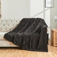 thumbnail image 4 of Manta de punto a cuadros CozCube, color negro azabache, 127 x 152 cm, 4 of 9
