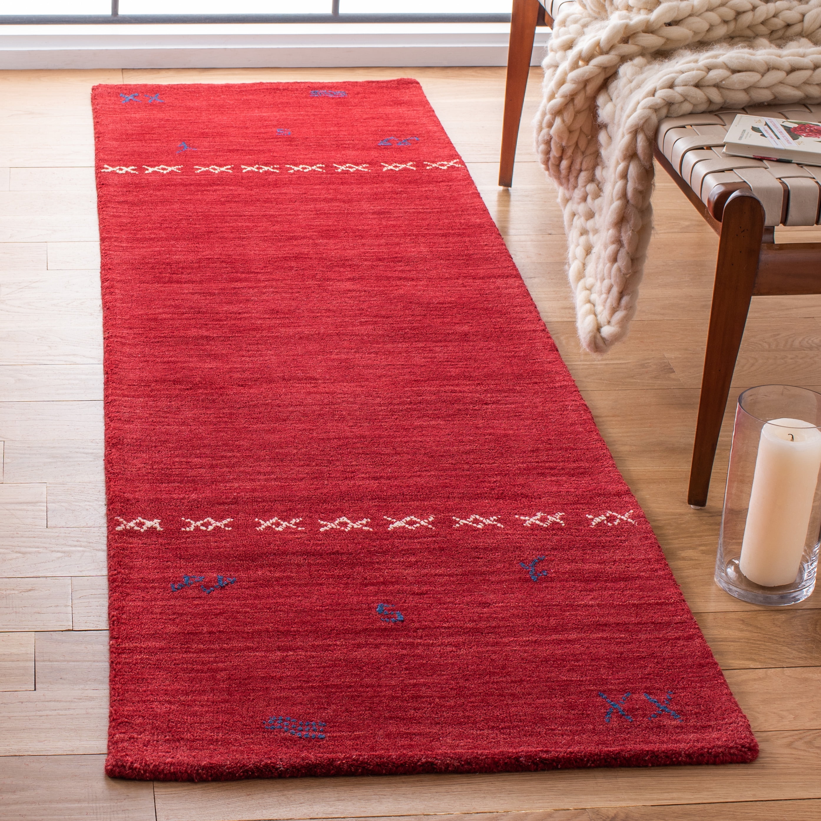 SAFAVIEH Himalaya Cainneach Solid Wool Runner Rug, Red, 2'3" x 12'
