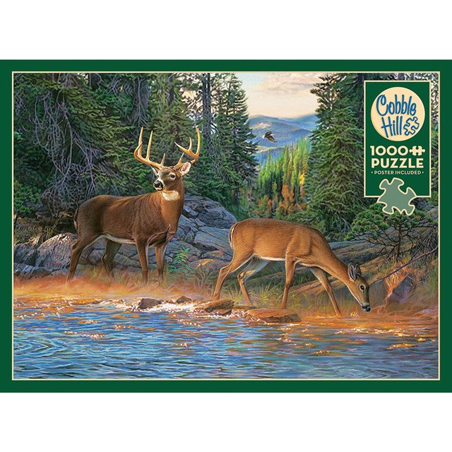 Cobble Hill Casse-Tête - le Bord de la Rivière, Casse-Tête de 1000 Pcs Mettant en Valeur une Scène de nature Paisible avec Deux Cerfs Se Tenant Près d'Une Rivière Qui Coule, Entourés d'Une Forêt dense et de Montagnes Lointaines. Comprend des Pièces à Découpe Aléatoire, du Papier de Lin Antireflet et une Affiche de Référence. les dimensions de la Boîte Sont 11.25 x 8.25 x 2 Pouces, et le Casse