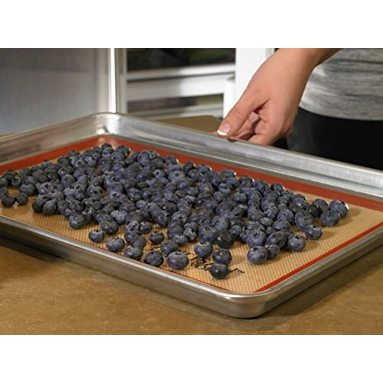 New Star Foodservice 36725 Commercial-Grade 18-Gauge Aluminum Sheet Pa