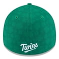 thumbnail image 4 of Men's New Era Kelly Green Minnesota Twins St. Patrick's Day 39THIRTY Flex Hat, 4 of 6