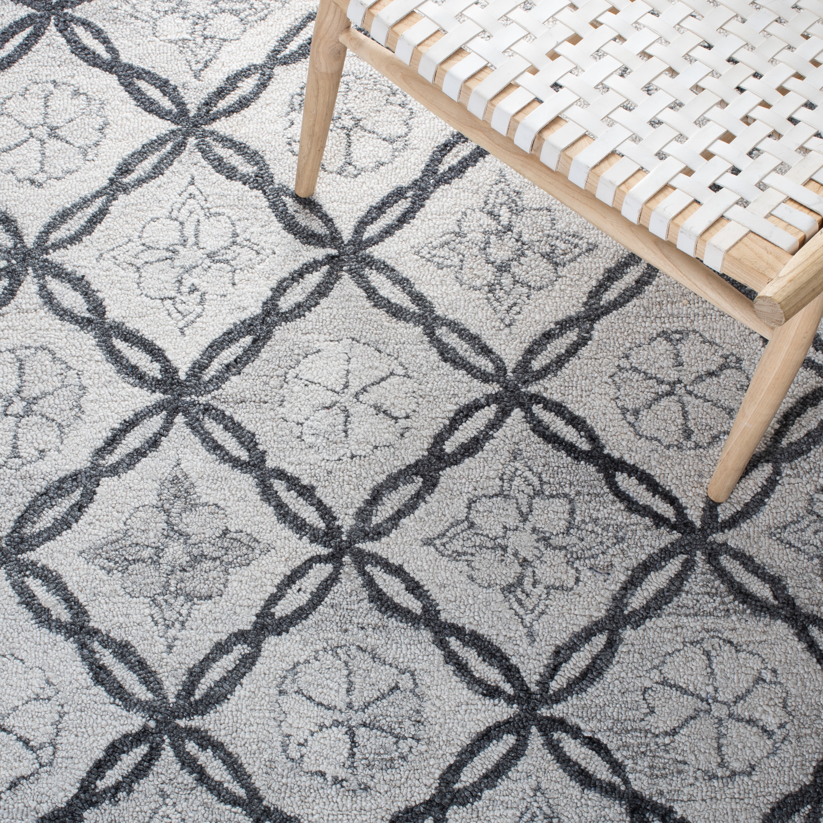 SAFAVIEH Marquee Anthony Geometric Area Rug, Ivory/Grey, 6' x 6' Round