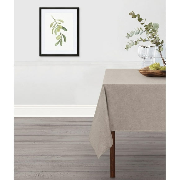 Hometrends Fabric tablecloth, 100% polyester; 60"x102"