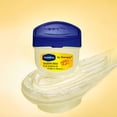 thumbnail image 4 of Balsa labial vaseline queen bee mini tarro, 4 of 7