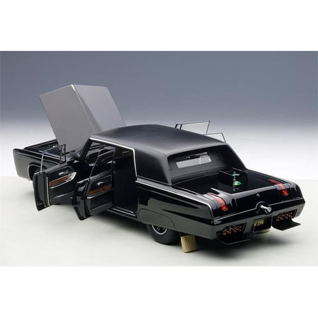 - 1966 Imperial Crown Sedan Green Hornet Black Beauty Model in 1:18 Scale by AUTOart