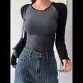 thumbnail image 4 of Camisas de Larga para Mujer, Corte Ajustado, Elásticas, con Bloques de Color y Ligeramente Recortadas. Gris Oscuro L, 4 of 8