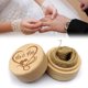 thumbnail image 4 of Caja redonda de madera para anillos de boda de haya con letras Mr & Mrs en la superficie, 4 of 8