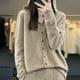 thumbnail image 2 of Chaqueta tipo suéter de cachemira con capucha y sin costuras confeccionada para mujer de pura lana merino australiana, 2 of 6