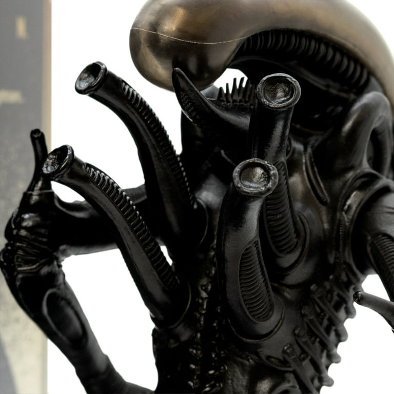 Alien Xenomorph Statue – 9-Inch Statue with Display Stand