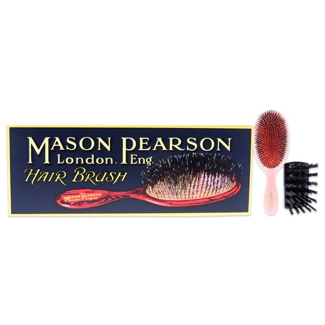 mason pearson cepillo de pelo y cepillo de limpieza cepillo grande de nailon y cerdas populares - bn1 pink 2 pc set de dos piezas: cepillo ovalado grande rosado con almohadilla roja y cerdas de nailon en espiral, y cepillo limpiador negro; caja azul con logo Mason Pearson al fondo. Recomendado para cabello largo a grueso; según especificaciones, las cerdas de nailon ayudan a distribuir los aceites naturales. A menudo se usa también para peinar pelucas o extensiones durante viajes.