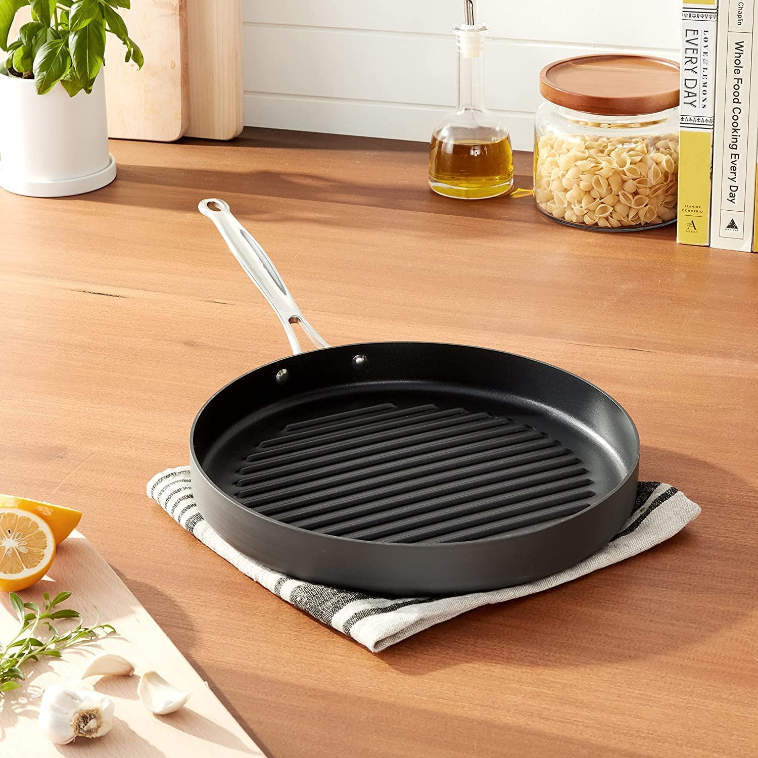 Cuisinart 625-30D Chef's Classic Nonstick Hard-Anodized 12-Inch Everyday Pan  with Medium Dome Cover 