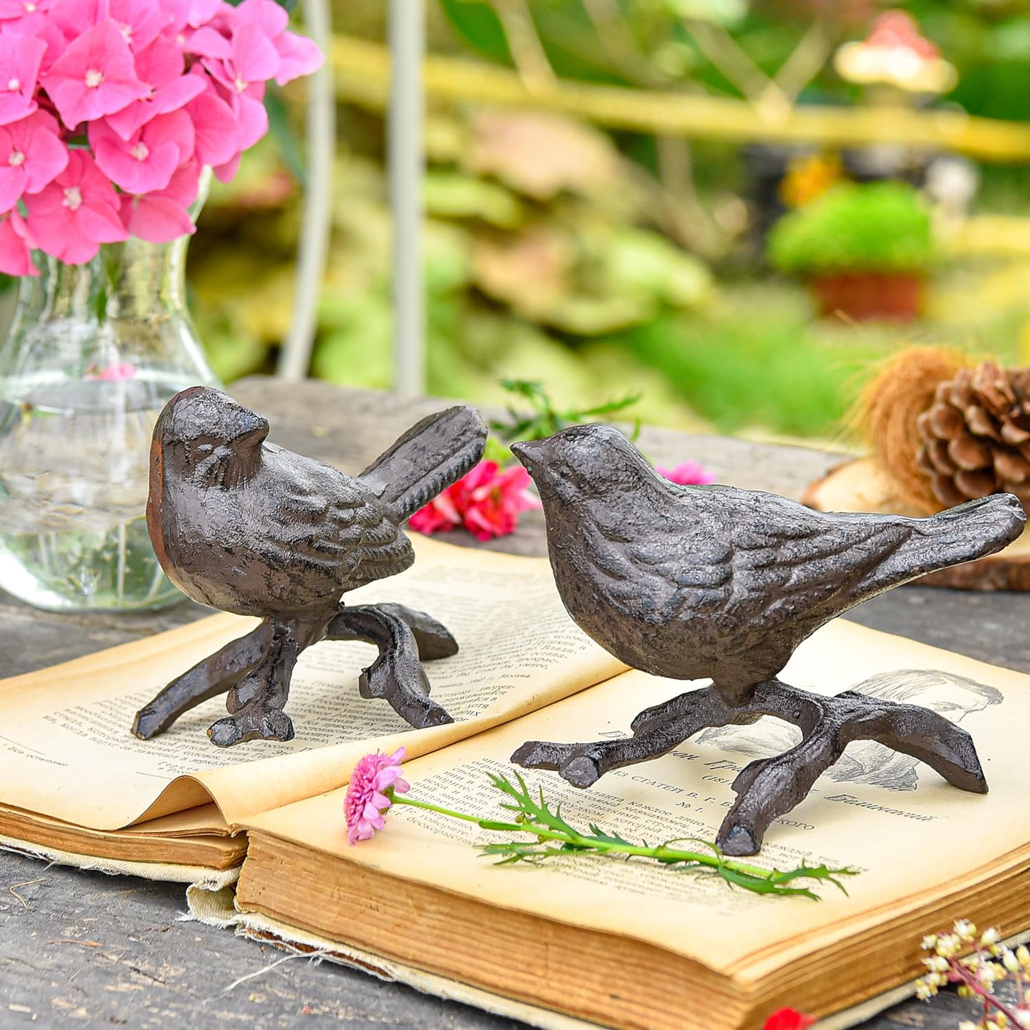 Sungmor Cast Iron Small Bird Statues, Set of 2 Rust Brown Bird with Branch Collectible Figurines, Farmhouse Home Garden Decorative Bird Sculpture, Realistic Indoor and Outdoor Ornaments