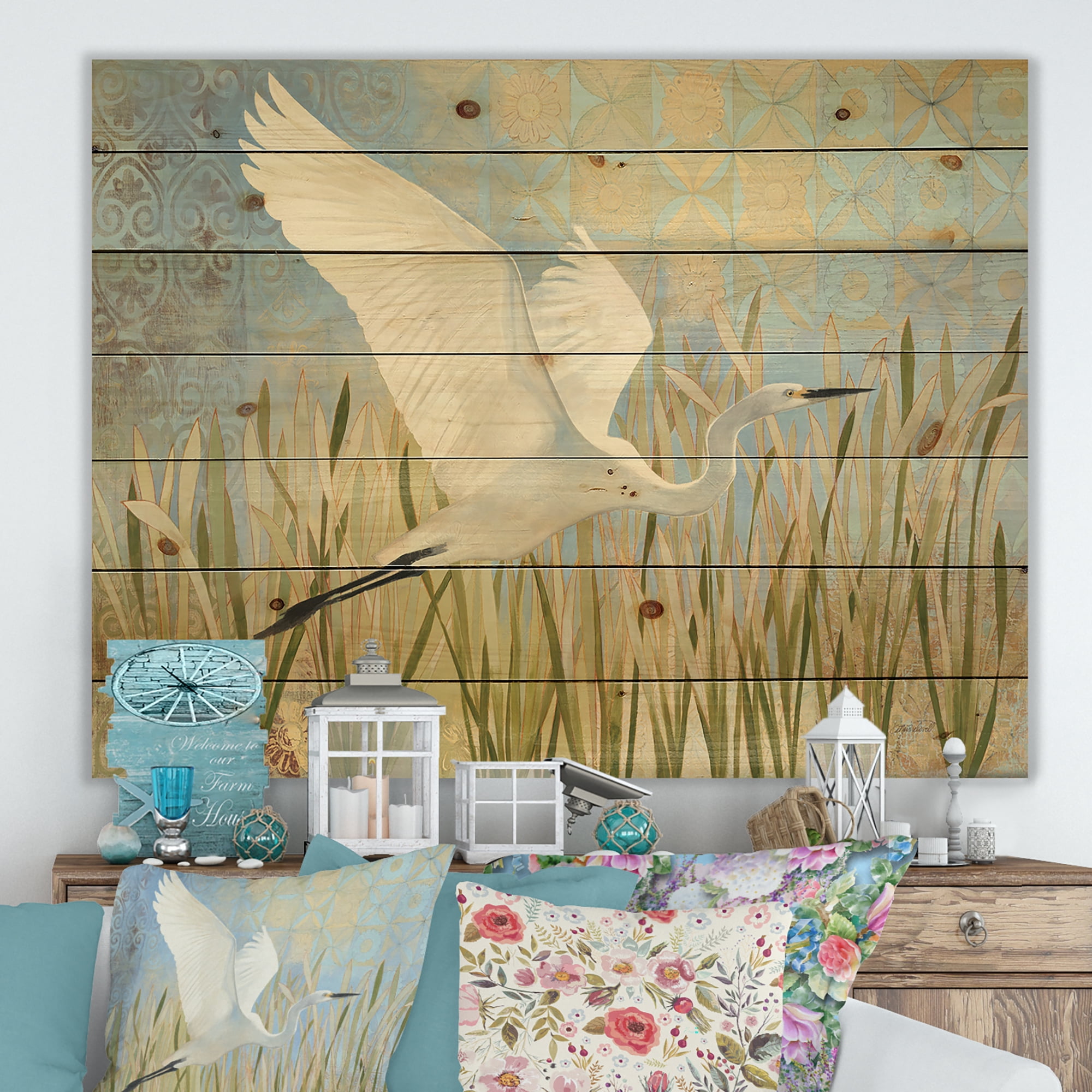Designart 'Snowy Egret in Flight Pattern Background' Farmhouse Print on Natural Pine Wood