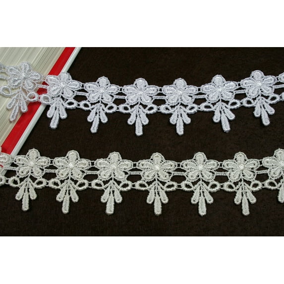 Kiddo 1.75" White or Ivory Floral Daisy Flower Guipure Venice Lace Trim by Yard