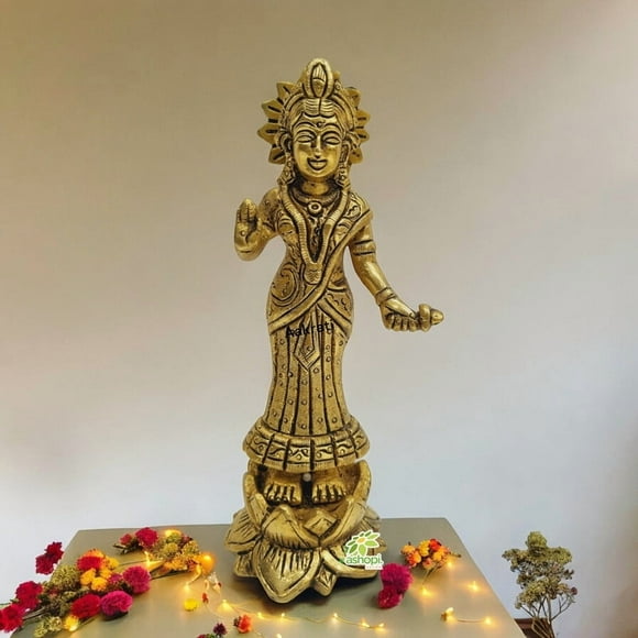 Statue en Laiton de Radha Rani par Ashopi Decor/ Déesse Radha Idole/ Décor de Temple/ Fabriquée en Laiton 100 % (Jaune, 6,5 Pouces)