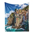 thumbnail image 4 of Manta de franela suave con vista a la antigua calle mediterránea con casas de piedra en la ciudad rural de Italia para regalo de adultos, 4 of 5