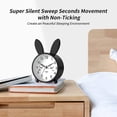thumbnail image 5 of Reloj despertador analógico silencioso que no hace tictac para niños, fácil de configurar y con luz de fondo a pedido, sonidos de pitido, despertador suave, fácil de leer para escritorio, estante o, 5 of 5