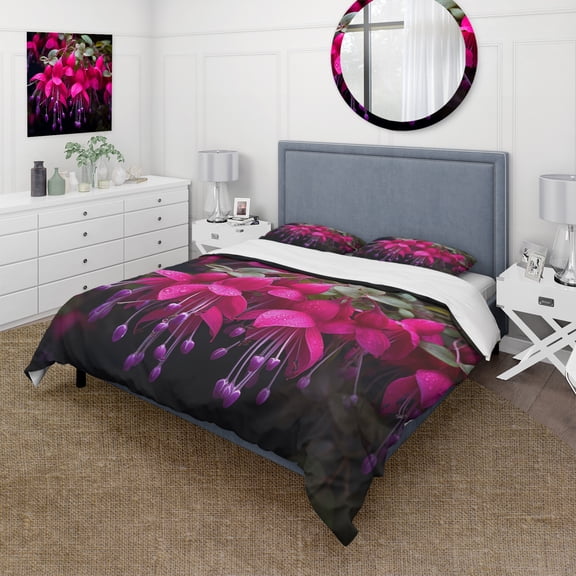 Designart "Vivid Fuchsia Blooms Nature s Splendor II" Floral Bedding Covert Set - Fuschia Pink Traditional Bed Set With 2 Shams