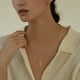 thumbnail image 4 of Collar TONTMY STUDIOS chapado en oro de 14 quilates para mujer con la letra M, 4 of 7
