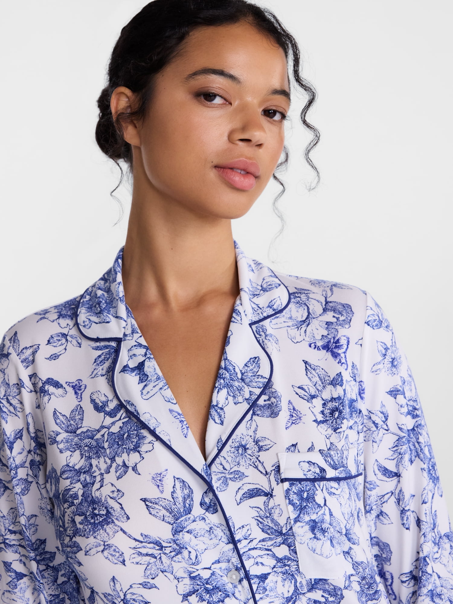 Joyspun Women's Dreamy Soft Collection Notch Collar Sleepshirt with Long Sleeves, Sizes XS-3X