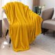 thumbnail image 4 of Manta polar DISSA de 130 x 160 cm, suave, de felpa, color amarillo, 4 of 6