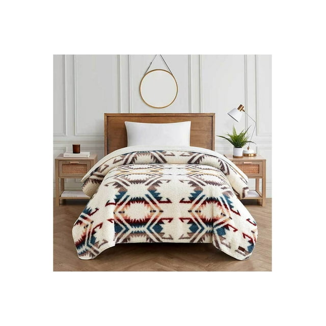 Pendleton Sherpa Fleece Machine Washable Blanket, White Sands Beige