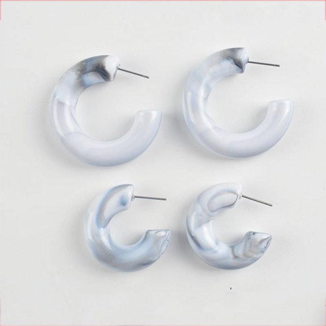 Estilo Tridimensional Tipo C Pendientes Distintivos Pendientes Acrílicos Color Caramelo para Mujer Pendientes Elegantes Pendientes Elegantes