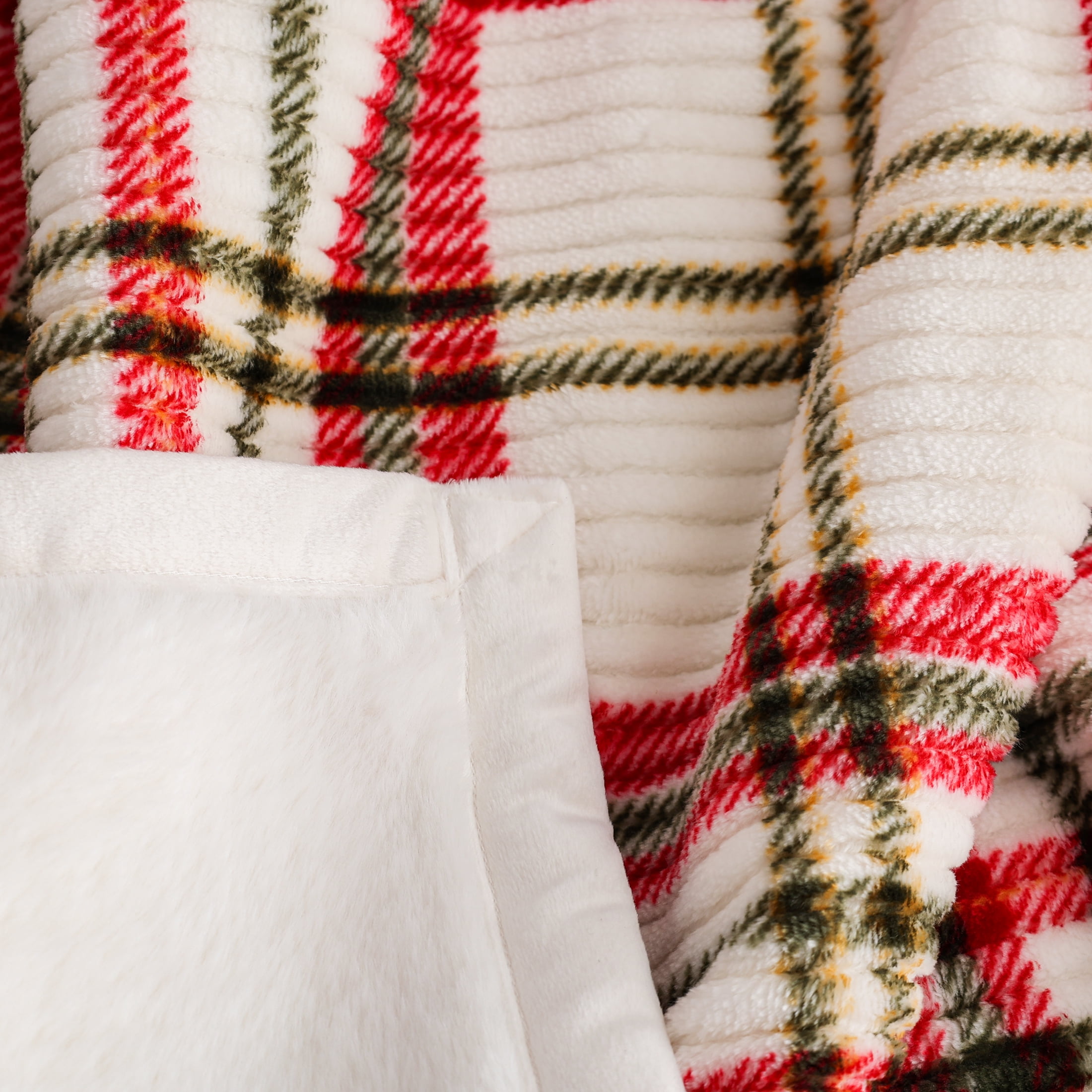 Better Homes & Gardens Printed Velvet Plush Reverse to Faux Fur Super Soft Throw Blanket, Oversized, Red Plaid