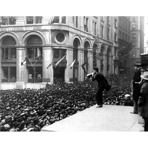 Charlie Chaplin Helps Sell War Bonds In New York City During World War ...