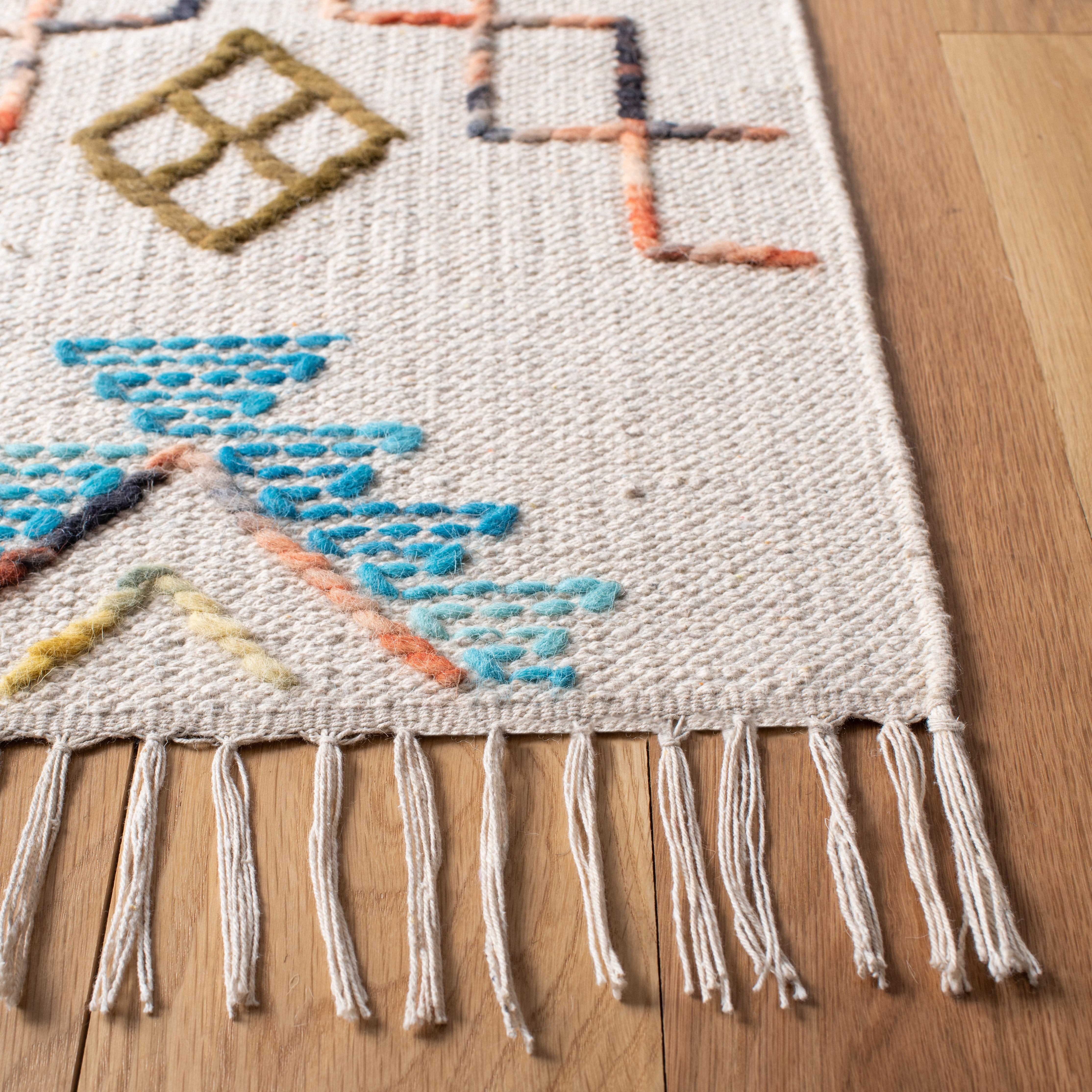 SAFAVIEH Kilim Rado Tribal Wool Area Rug, Ivory/Pink, 4' x 6'