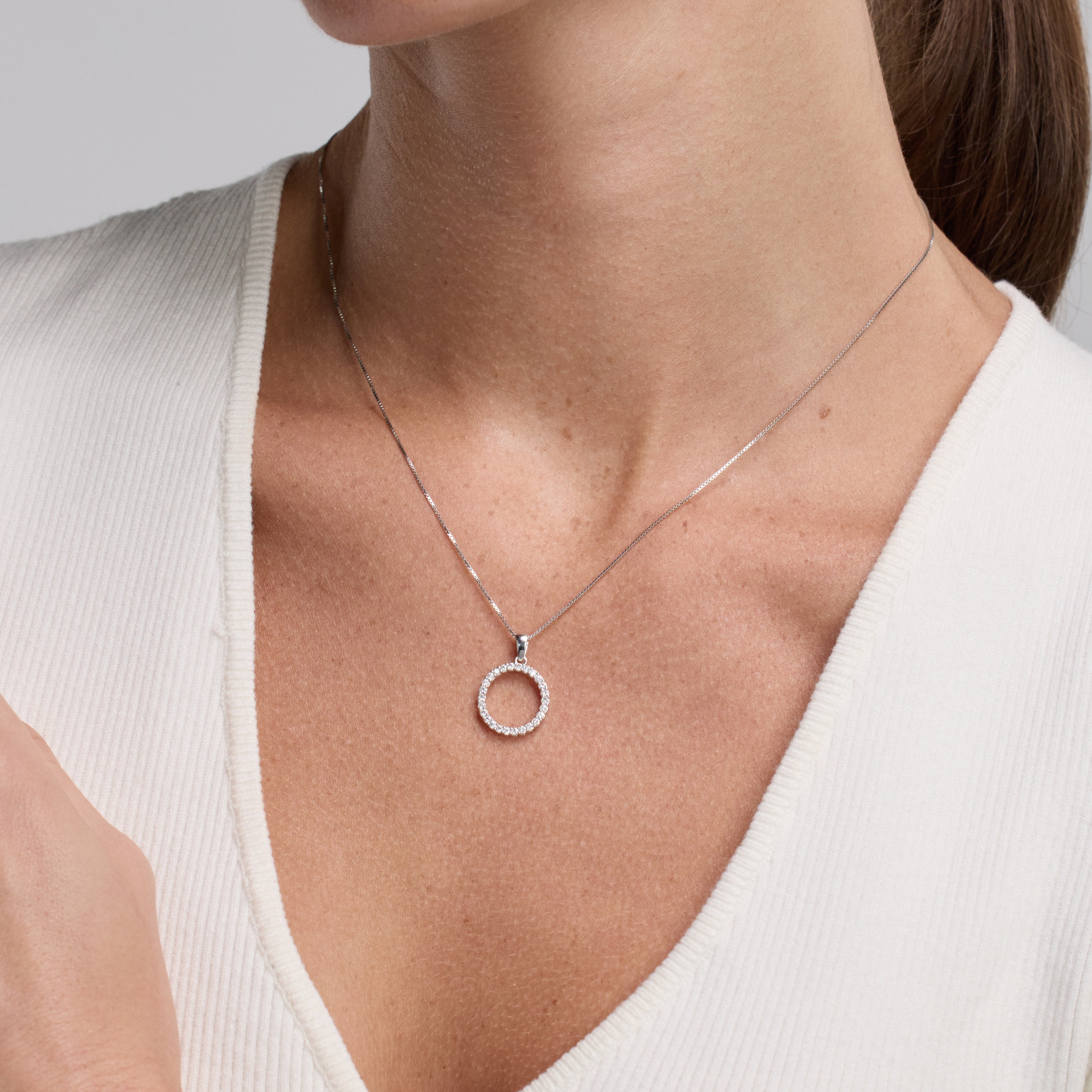 ANJA STELLA | Open Circle Diamond Lariat Necklace