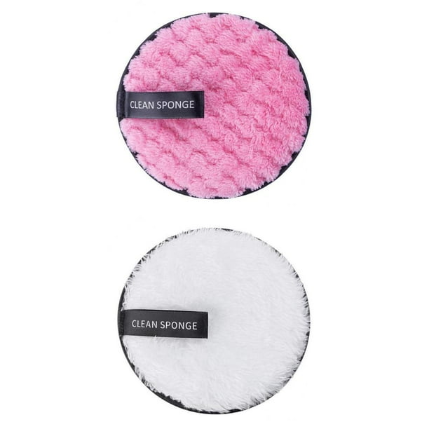 Las personas perezosas quitan el maquillaje lavar la cara agua