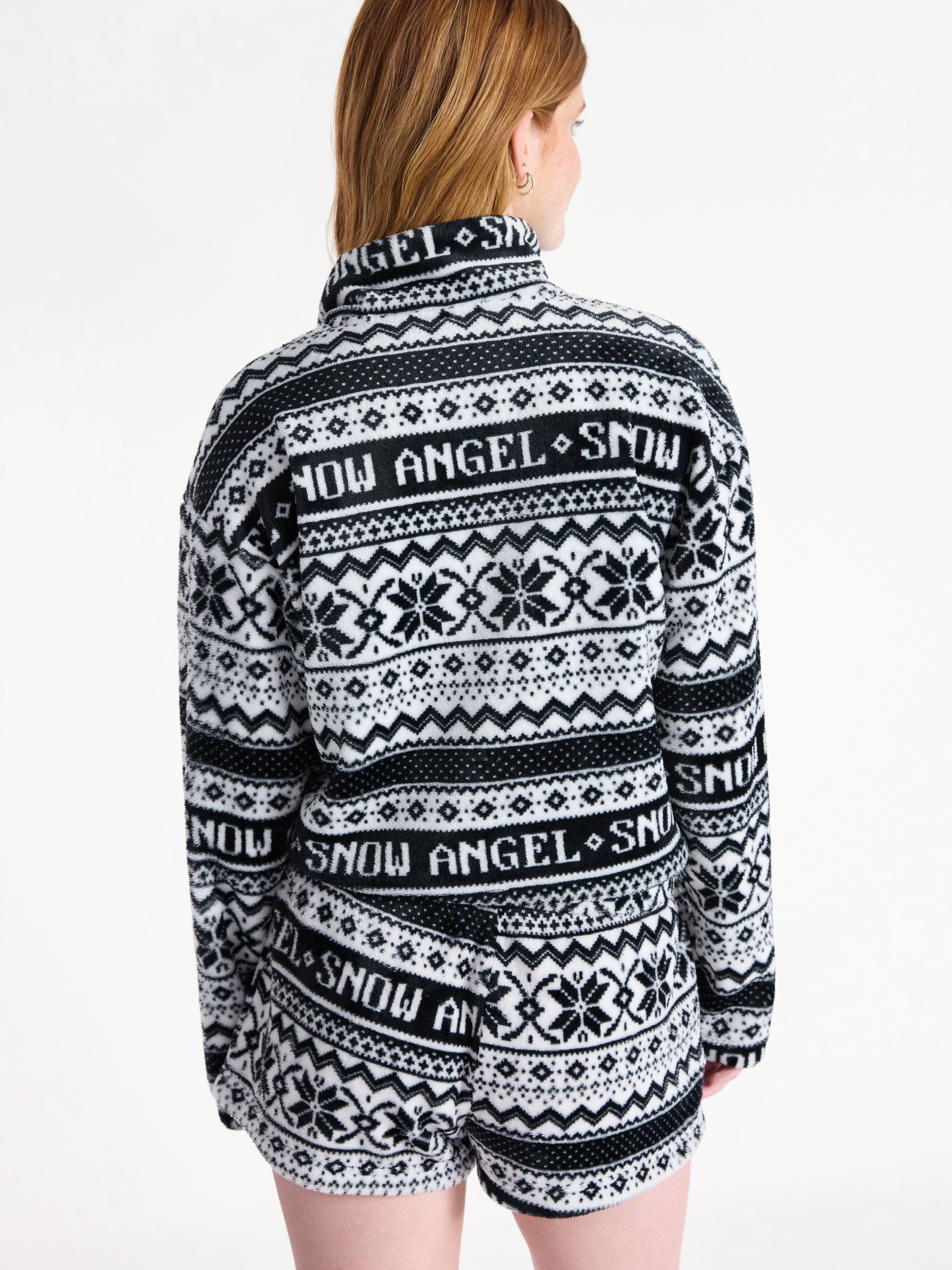 No Boundaries Christmas Quarter Zip Mock Neck Plush Top with Long Sleeves, Women's