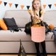thumbnail image 5 of Cesta de tela de cuadros de Halloween con borla | Organizador de caja de caramelos con forma de barril | Cesta plegable para decoración, truco o trato, atrezzo para fiestas | 8,85x8,85x9,25 in, 5 of 6