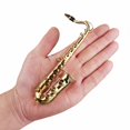 thumbnail image 2 of Dselvgvu Saxofón miniatura de cobre con soporte y estuche Mini instrumento musical miniatura casa de muñecas modelo mini saxofón alto saxofón tenor decoración del hogar (saxofón tenor 6.22 x 3.07 x 1., 2 of 5