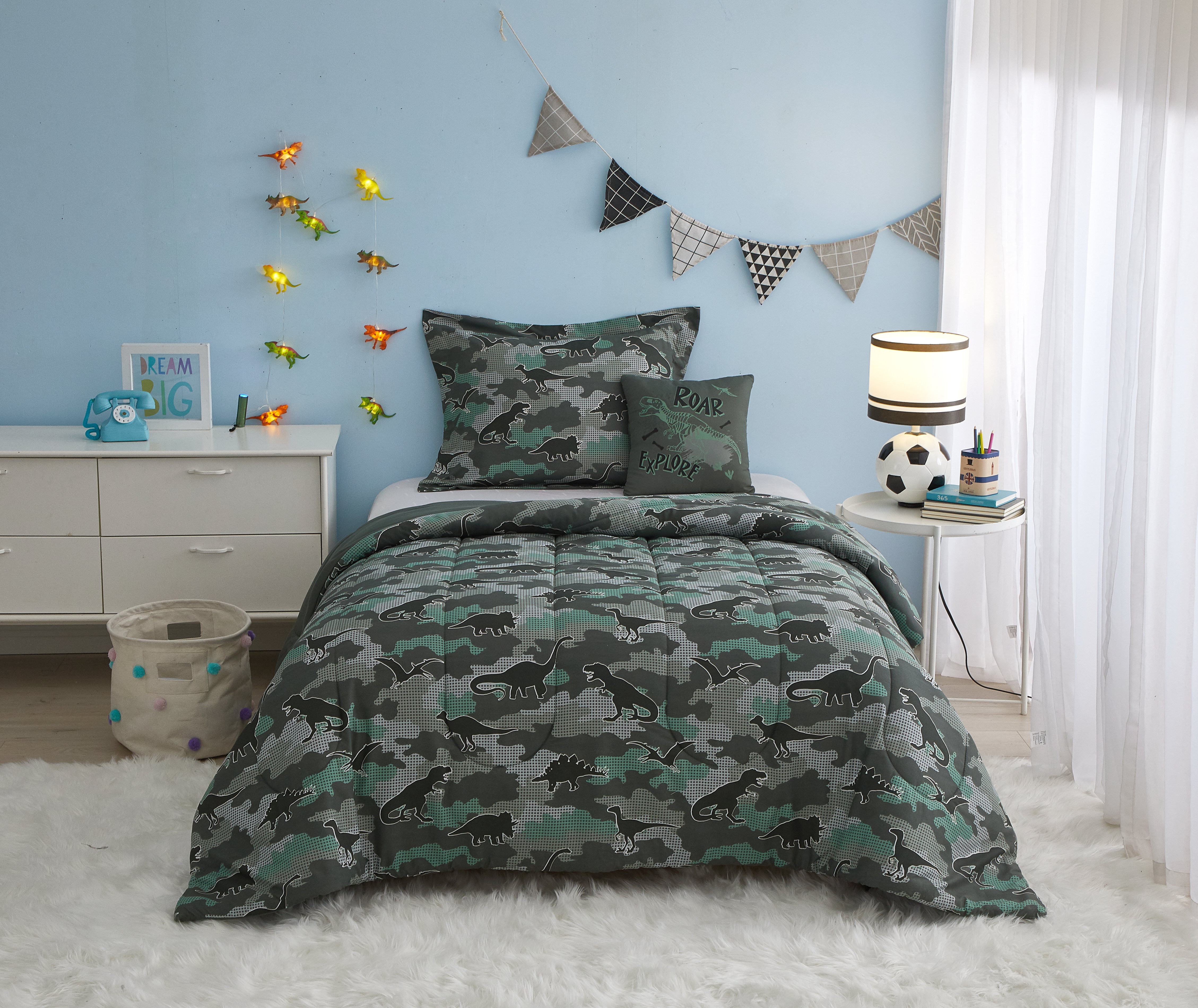 Your Zone Camo 5 Piece Glow In the Dark Comforter Set with Bonus String Light, Twin